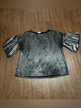 Umgee Metallic Silver Puff Sleeve Top